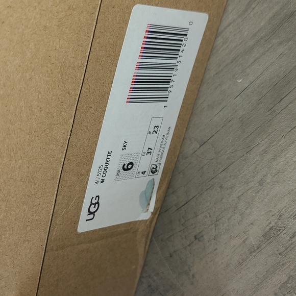 UGG Slippers - Picture 2 of 5